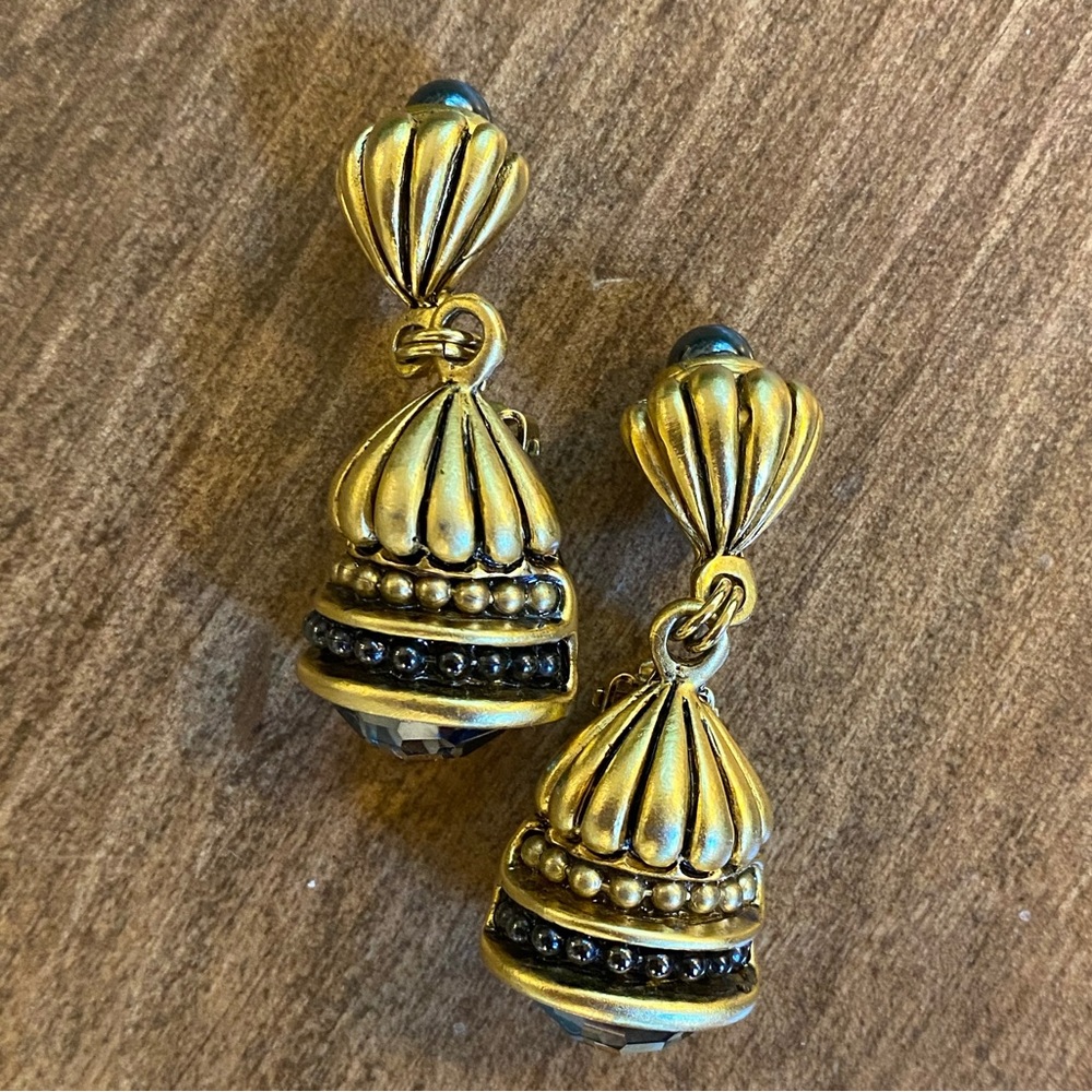 VTG 1980s Signed FAHRENHEIT Gold Tone w Gray Gem Stone Dangle Clip-on Earrings